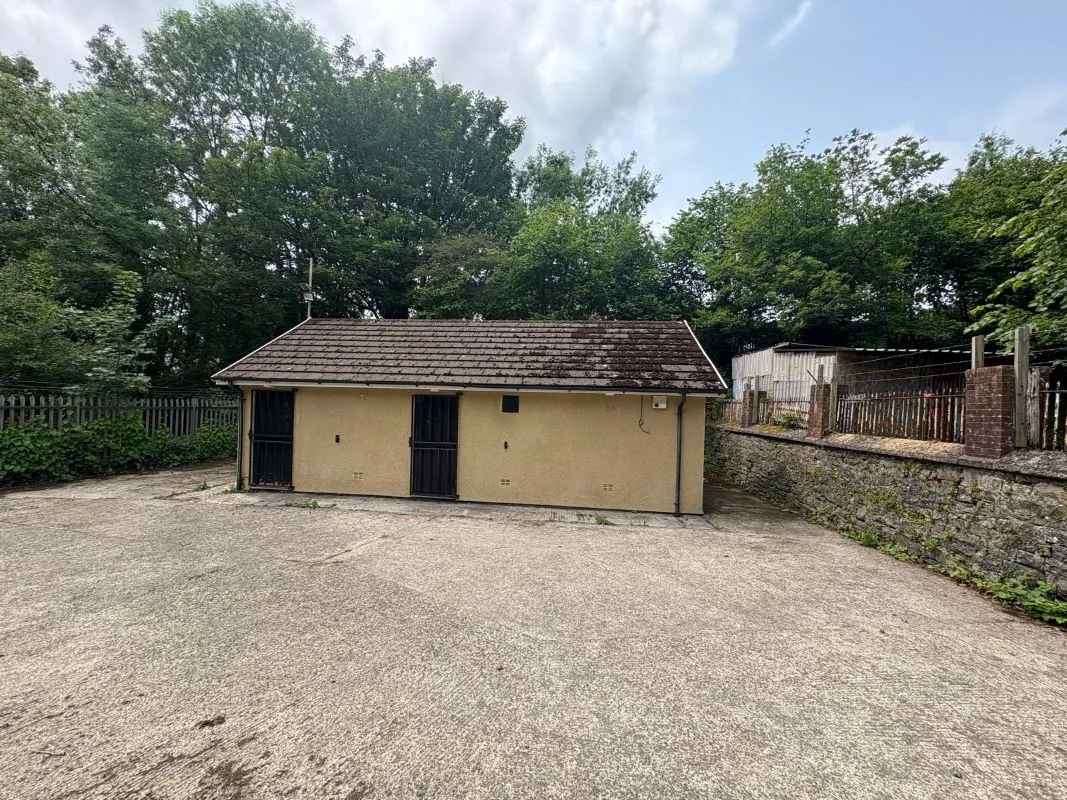 Goitre Lane, rear of Hirwaun Terrace, Merthyr Tydfil, CF47 8LX - Online Auctions