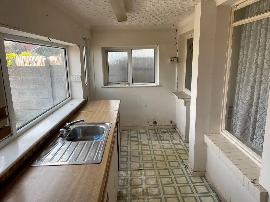 Neath, SA11 1AX - Online Auctions