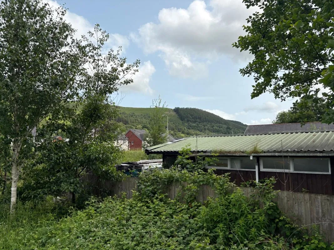 Nixonville Road, Merthyr Vale, Mid Glamorgan, CF48 4RF - Online Auctions