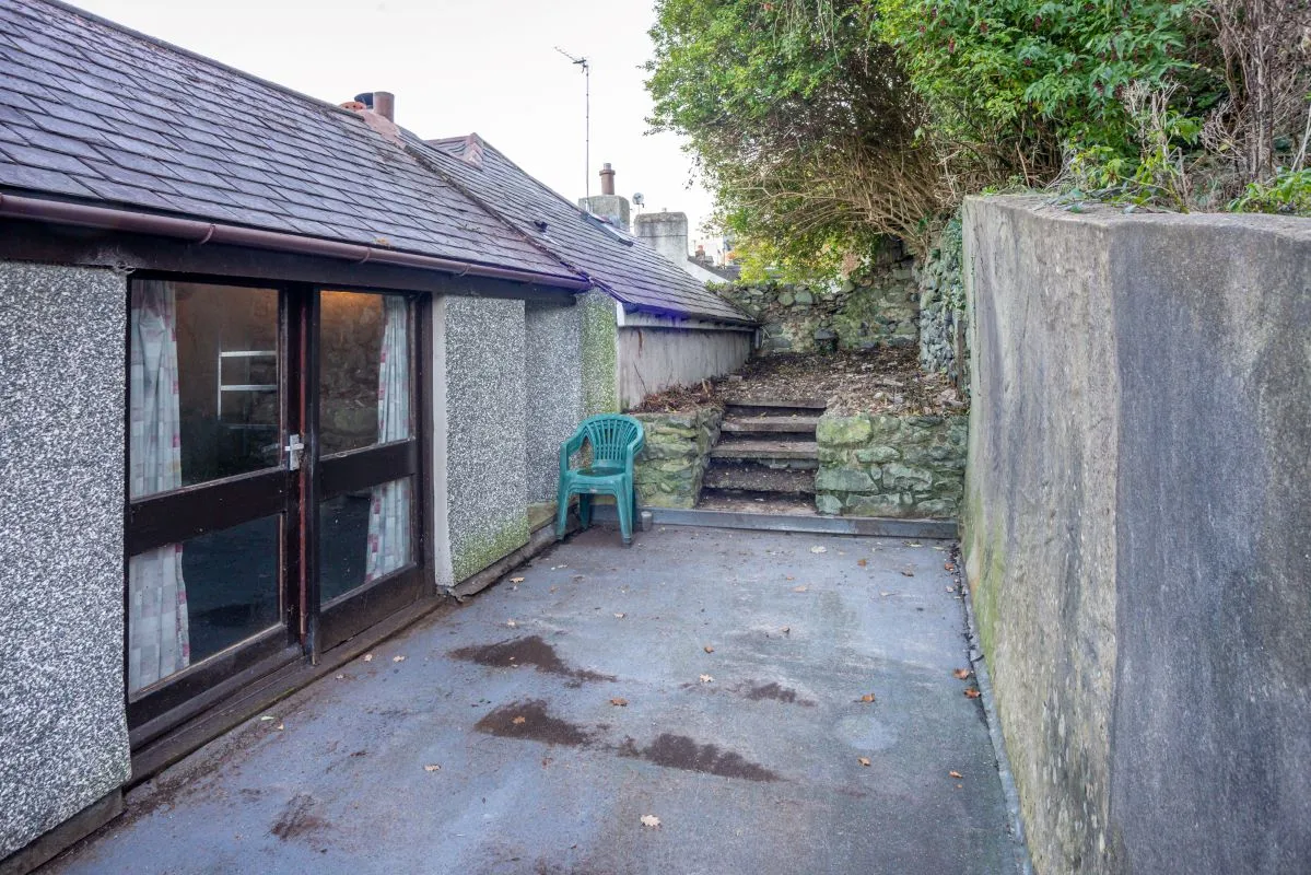 Bron Rallt & The Crafty Thing, Pen Y Bryn Road, Llanfairfechan, Gwynedd, LL33 0TU - Online Auctions