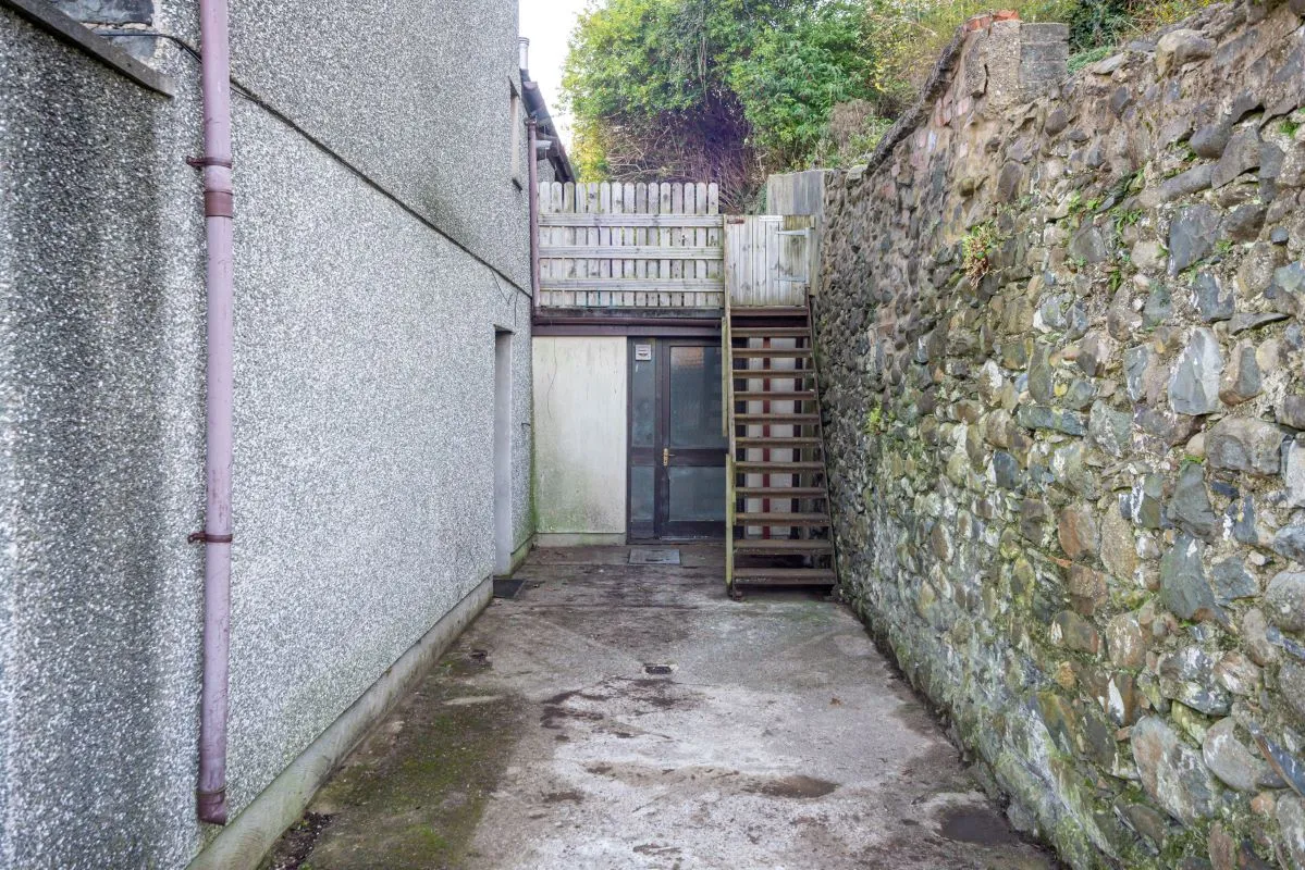 Bron Rallt & The Crafty Thing, Pen Y Bryn Road, Llanfairfechan, Gwynedd, LL33 0TU - Online Auctions