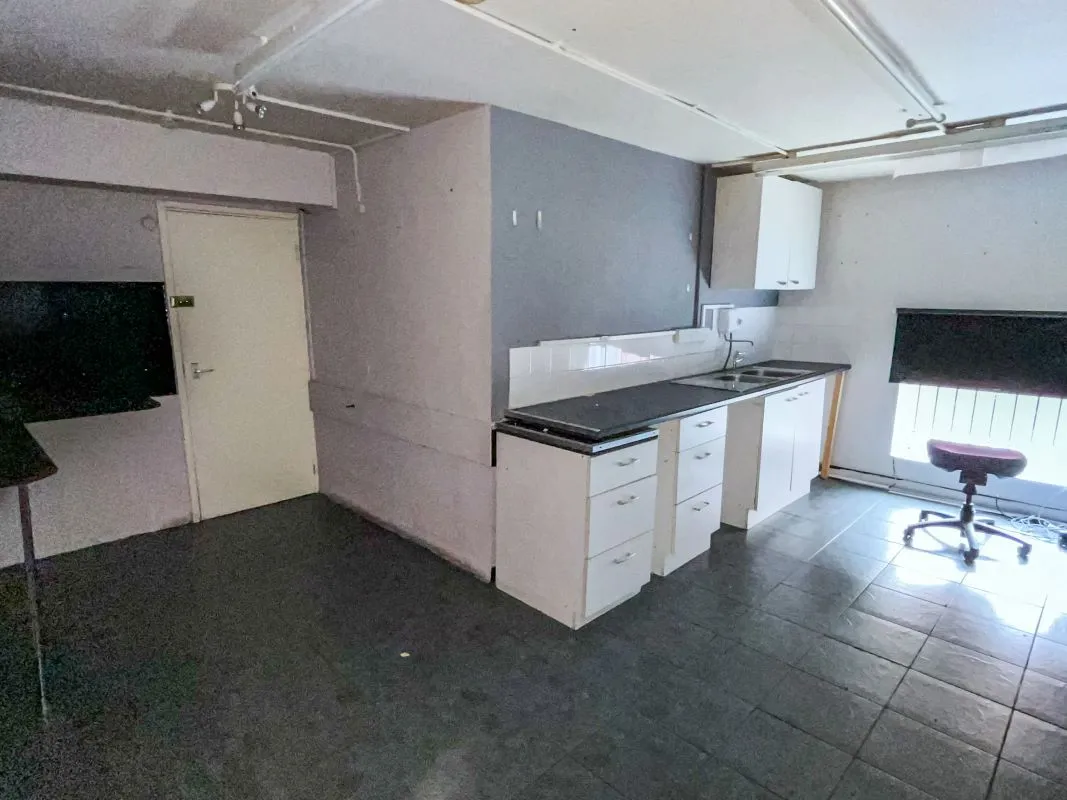Newtown, Powys, SY16 2AU - Online Auctions