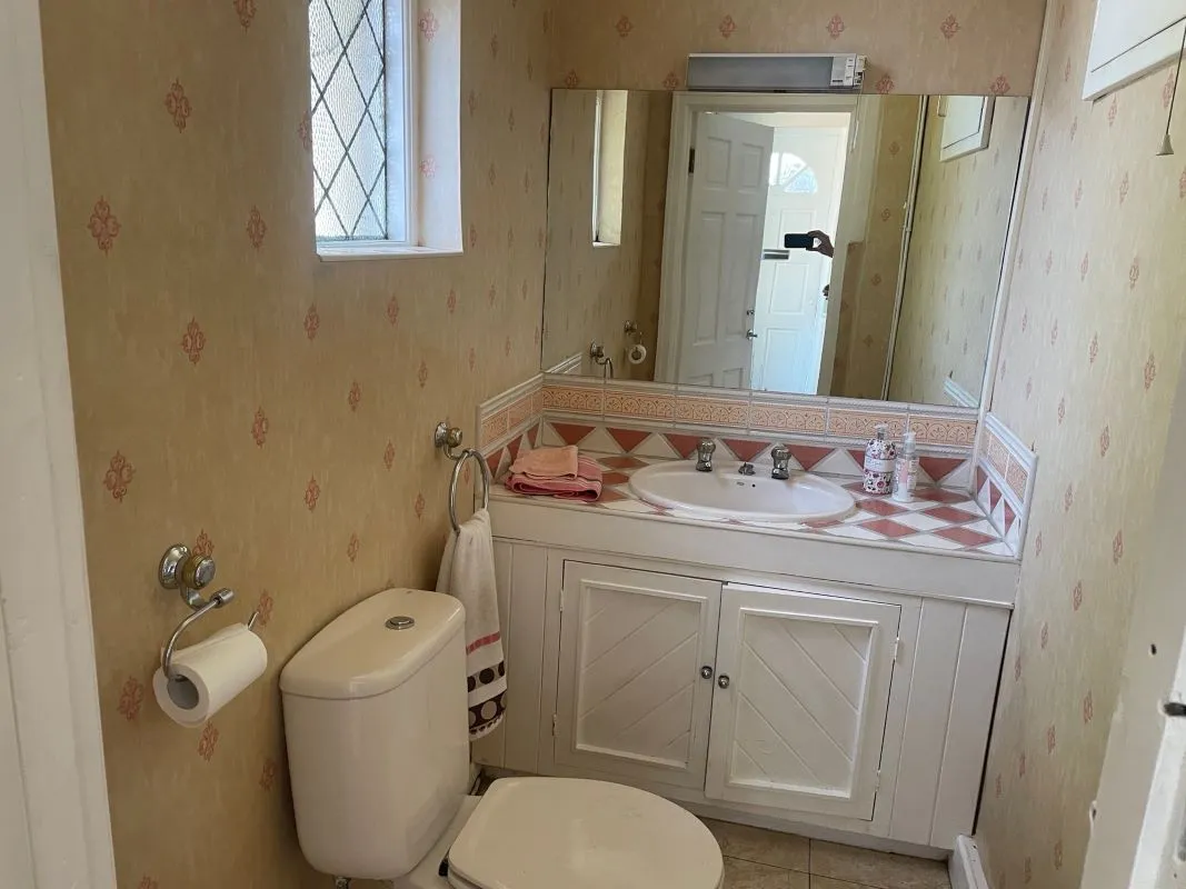 Sully, Penarth, Vale of Glamorgan, CF64 5TE - Online Auctions