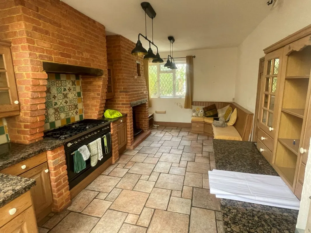 Sully, Penarth, Vale of Glamorgan, CF64 5TE - Online Auctions