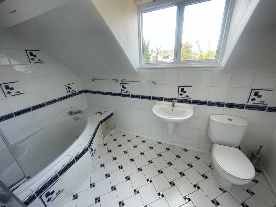 Sully, Penarth, Vale of Glamorgan, CF64 5TE - Online Auctions
