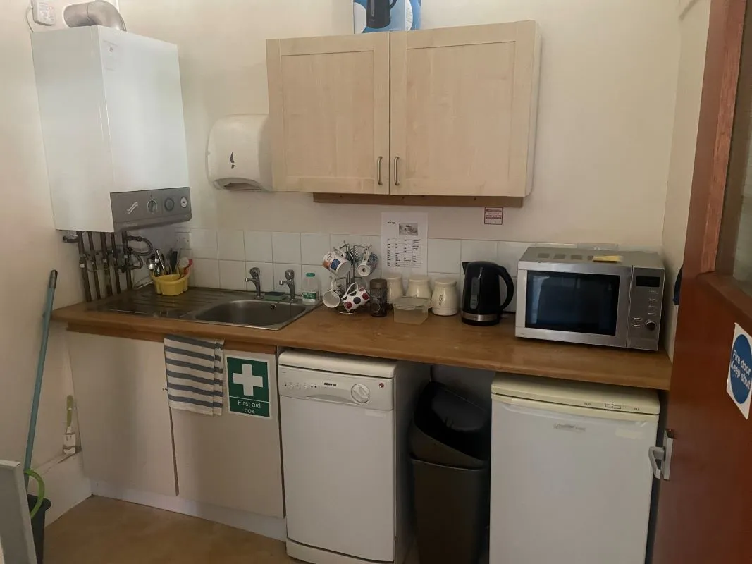 Barry, Vale of Glamorgan, CF63 4HD - Online Auctions