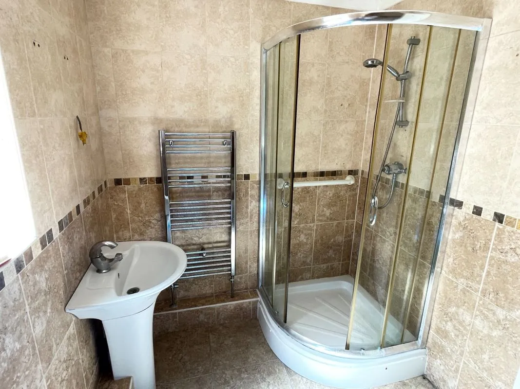 Heath Close, Swansea, SA3 5QF - Online Auctions
