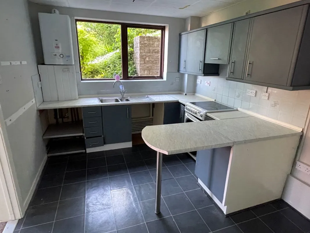 Heath Close, Swansea, SA3 5QF - Online Auctions