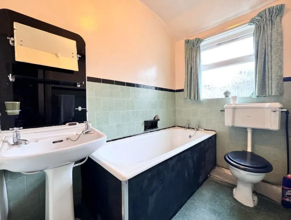 Penrhiwceiber, Mountain Ash, Rhondda Cynon Taff, CF45 3TP - Online Auctions