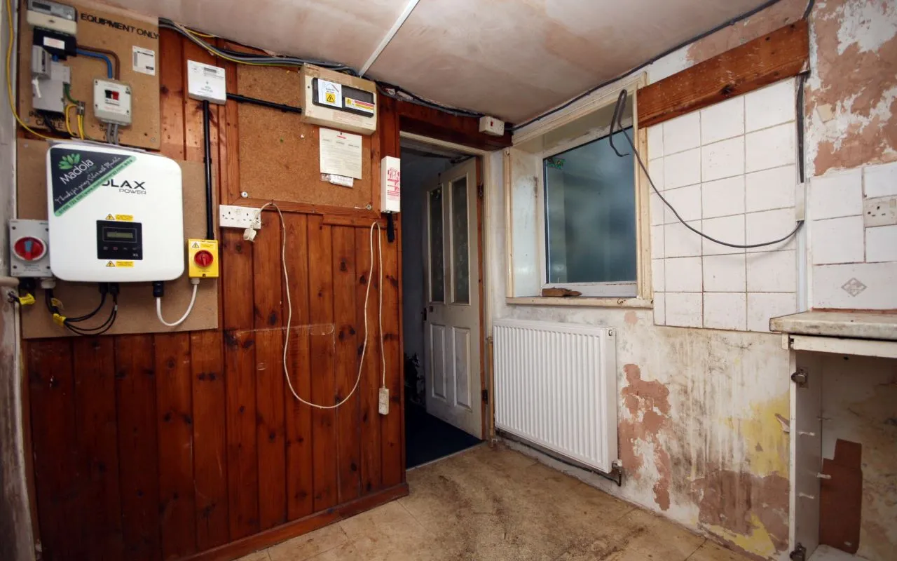 Rhiwlas, Bangor, Gwynedd, LL57 4ES - Online Auctions