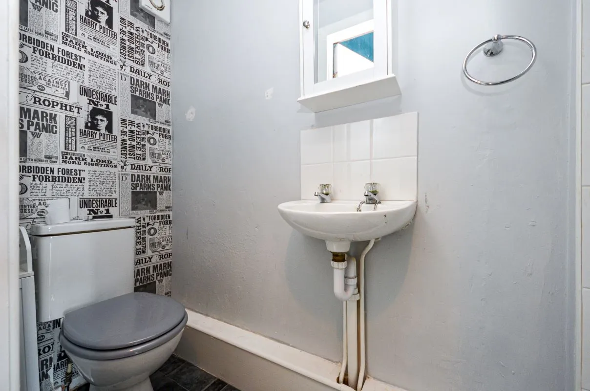 Albert Road, Old Colwyn, Colwyn Bay, Clwyd, LL29 9TE - Online Auctions