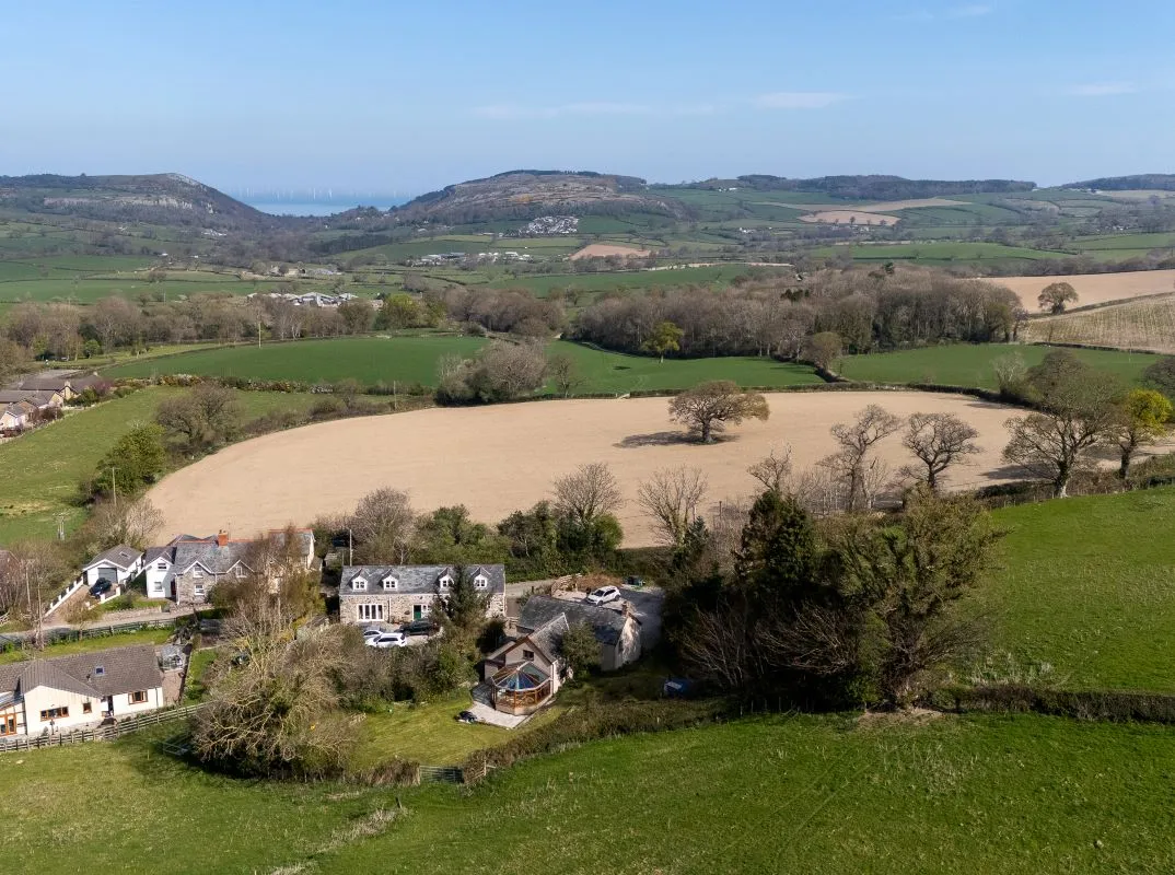 Ty Derwen & & Associated Land, Ffordd Llanelwy, Betws Yn Rhos, Abergele, Clwyd, LL22 8AN - Online Auctions