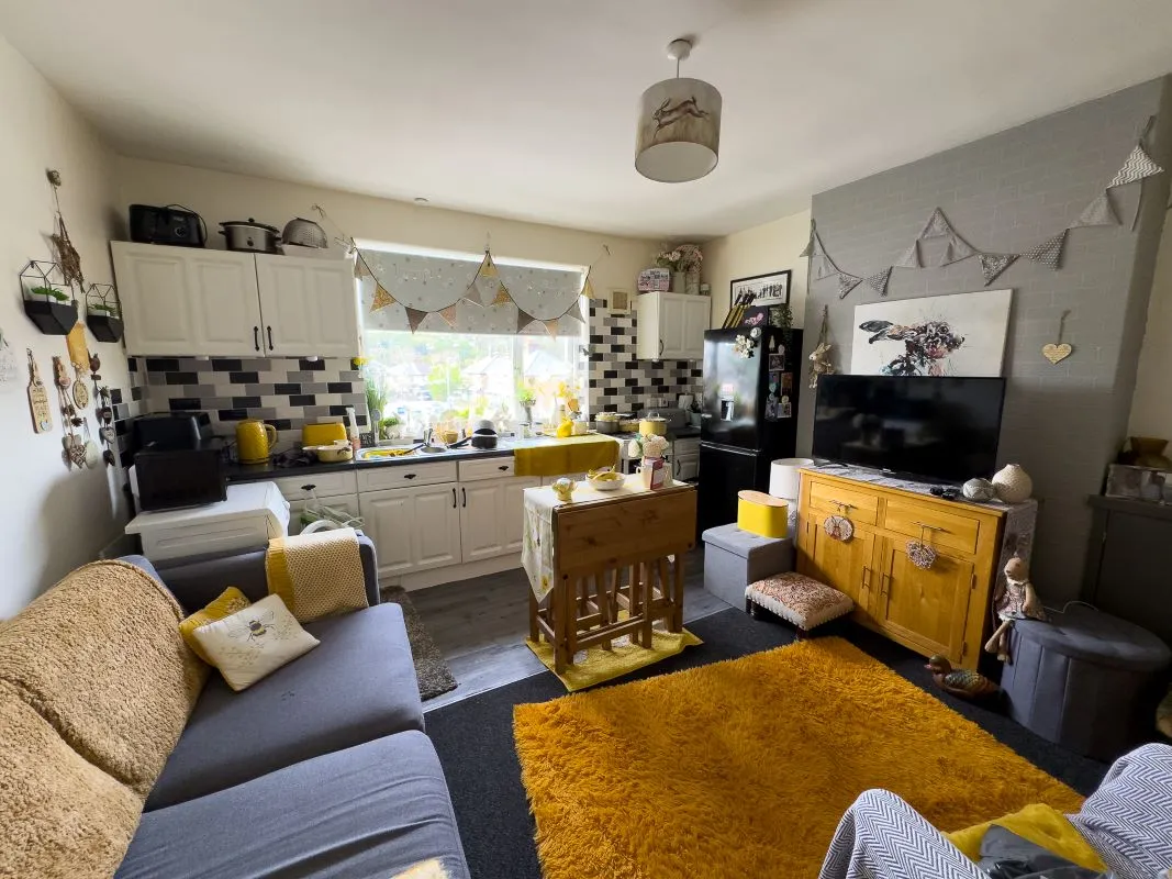 Mochdre, Colwyn Bay, Clwyd, LL28 5DS - Online Auctions