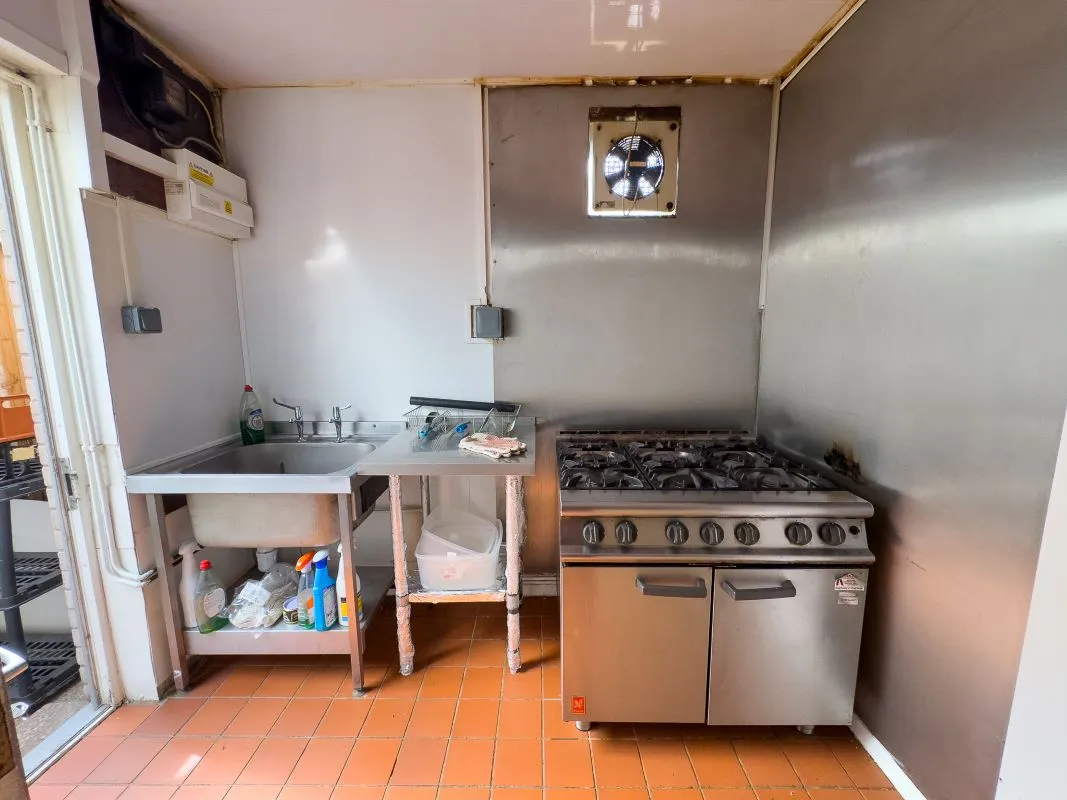 Mochdre, Colwyn Bay, Clwyd, LL28 5DS - Online Auctions