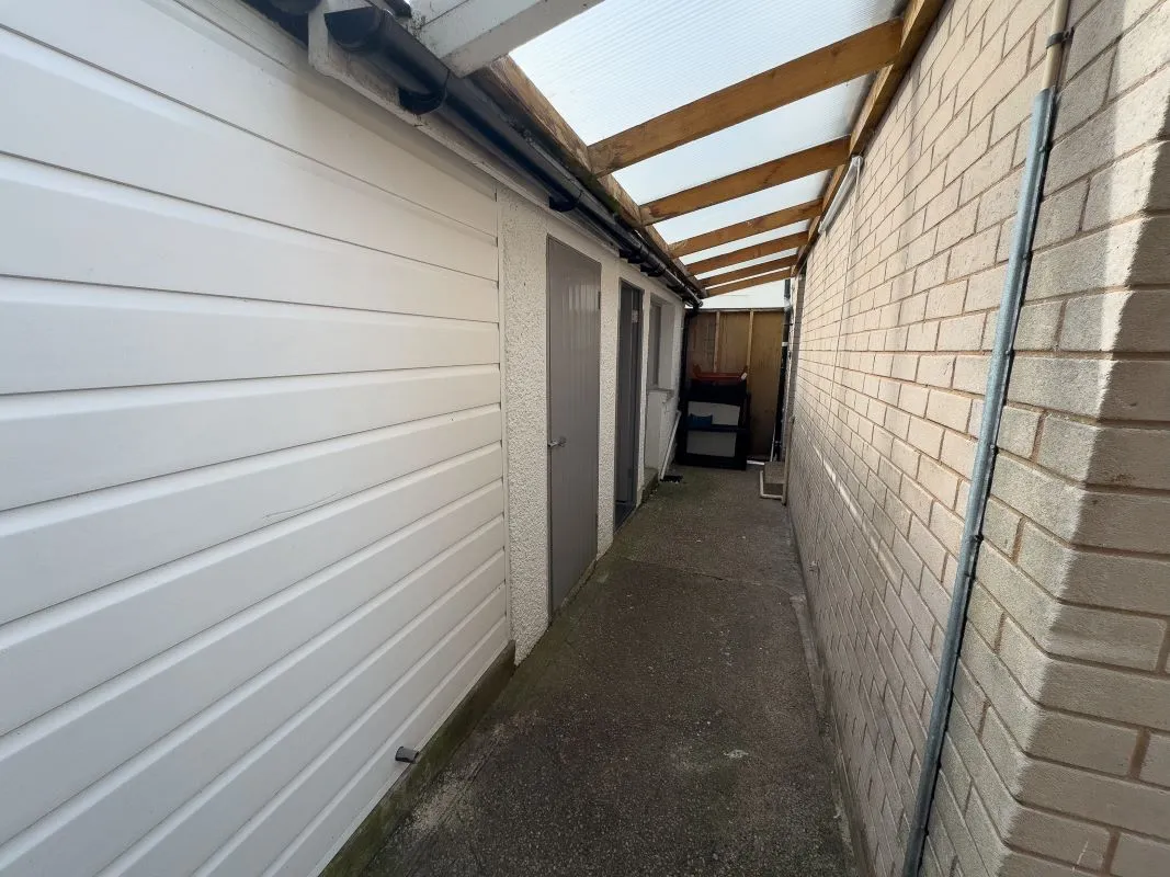 Mochdre, Colwyn Bay, Clwyd, LL28 5DS - Online Auctions