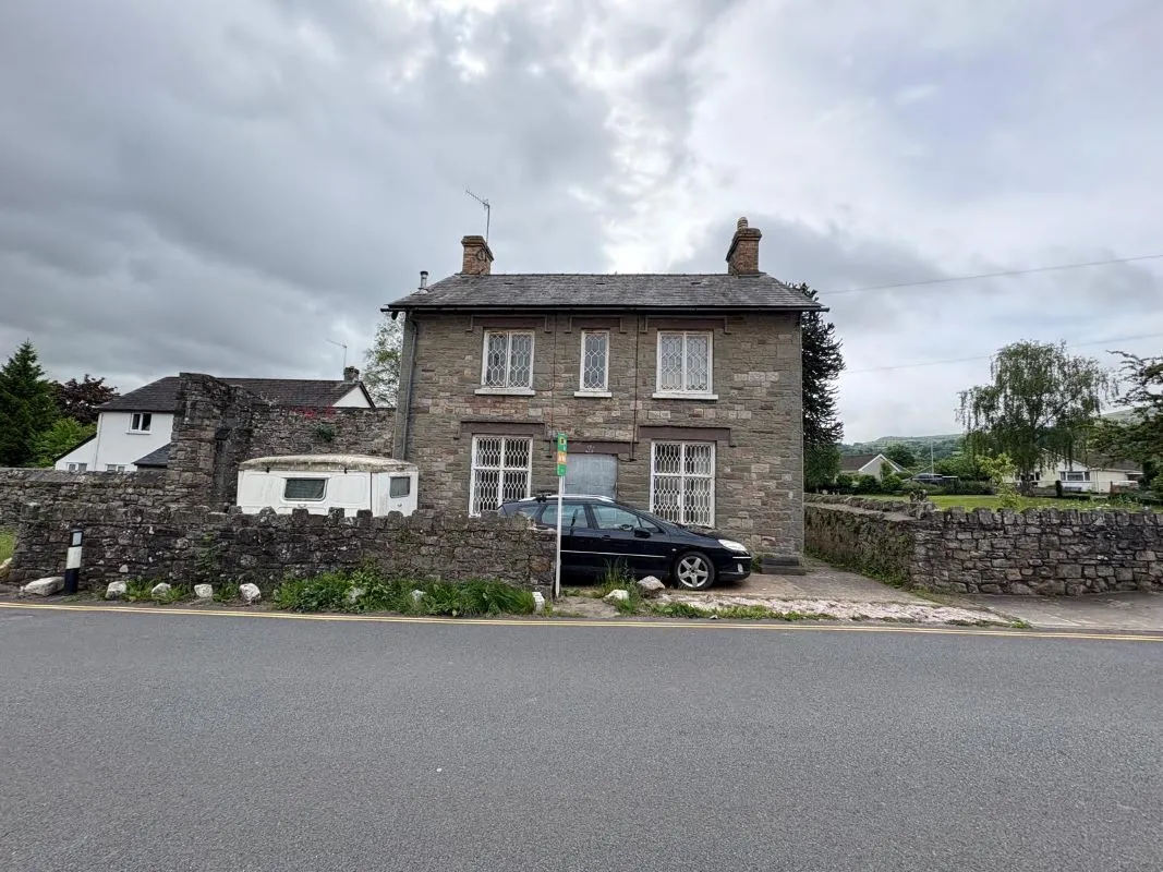 Llangattock, Crickhowell, Powys, NP8 1PA - Online Auctions