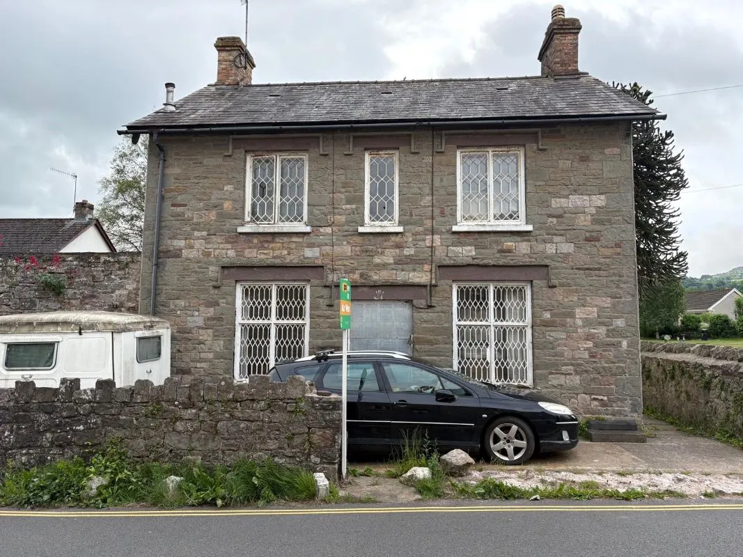 Llangattock, Crickhowell, Powys, NP8 1PA - Online Auctions