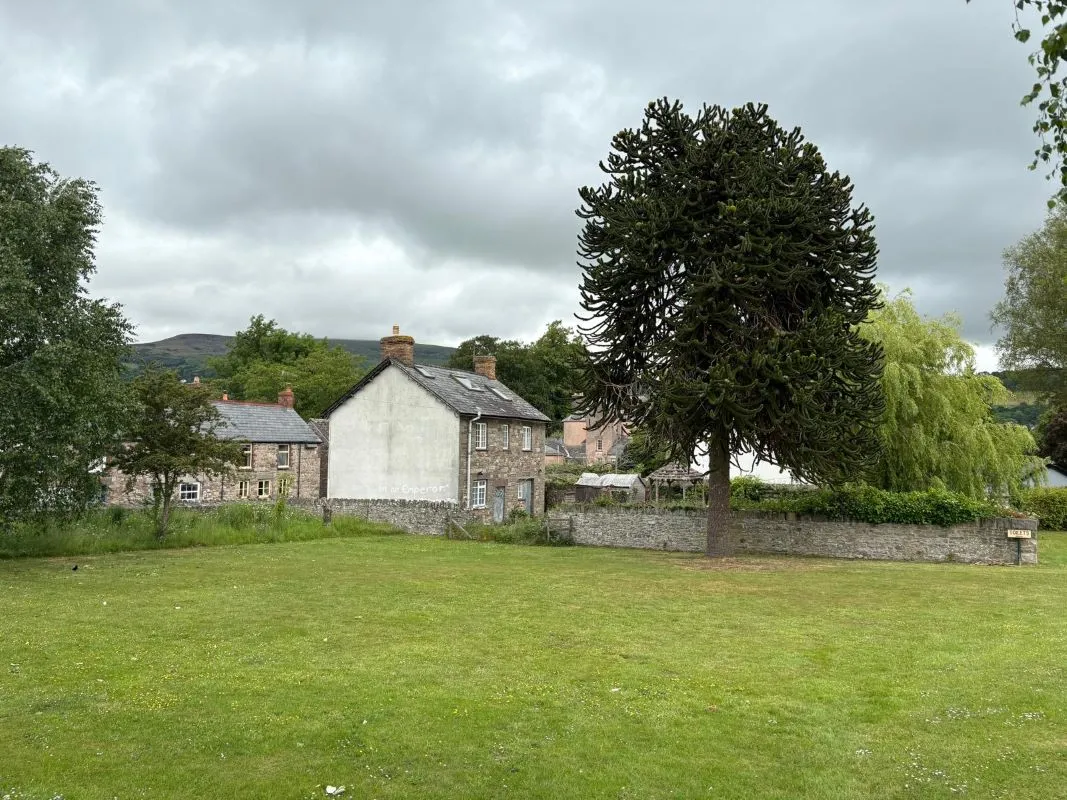 Llangattock, Crickhowell, Powys, NP8 1PA - Online Auctions