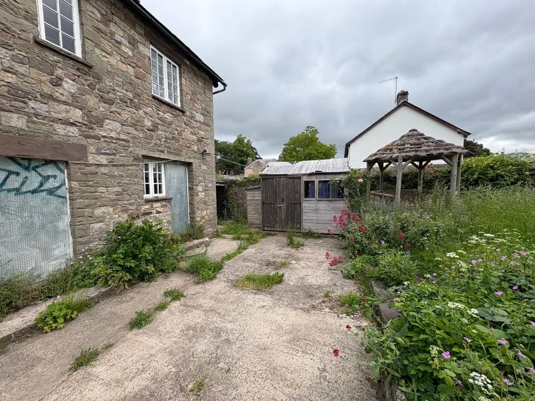 Llangattock, Crickhowell, Powys, NP8 1PA - Online Auctions
