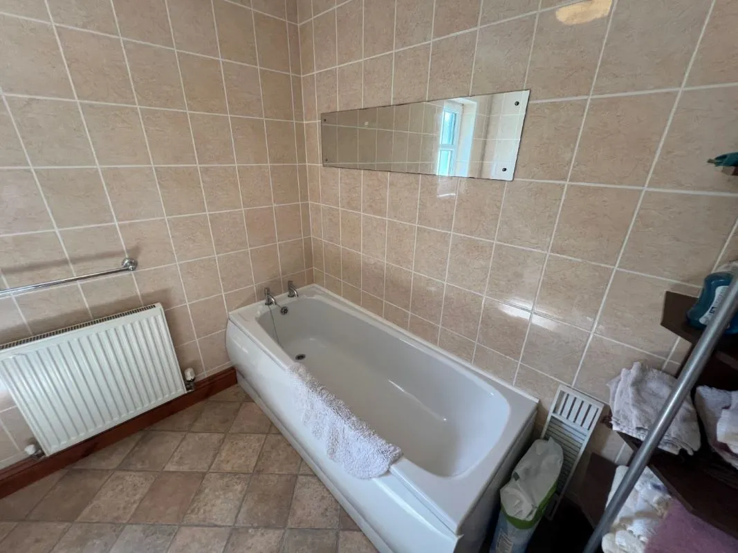 Mydroilyn Road,, Llanarth, Ceredigion, SA47 0QT - Online Auctions