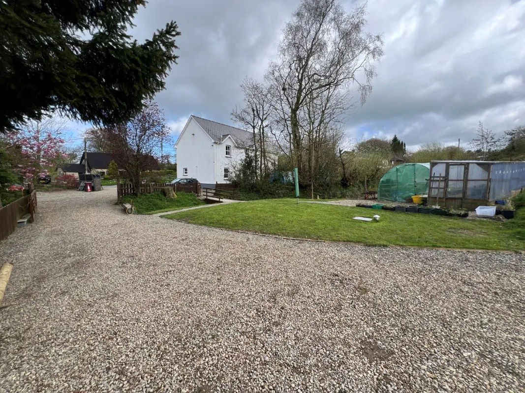 Mydroilyn Road,, Llanarth, Ceredigion, SA47 0QT - Online Auctions
