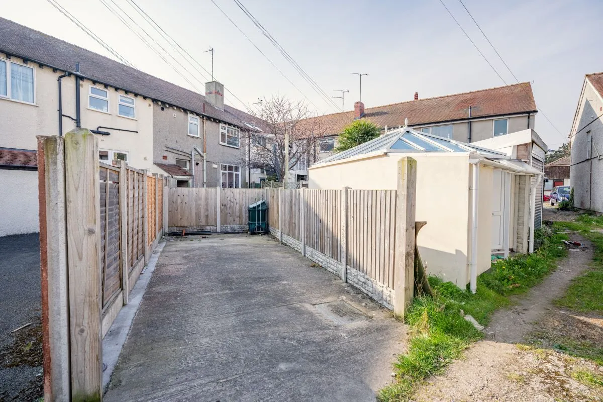 Rhos on Sea, Colwyn Bay, Clwyd, LL28 4LL - Online Auctions