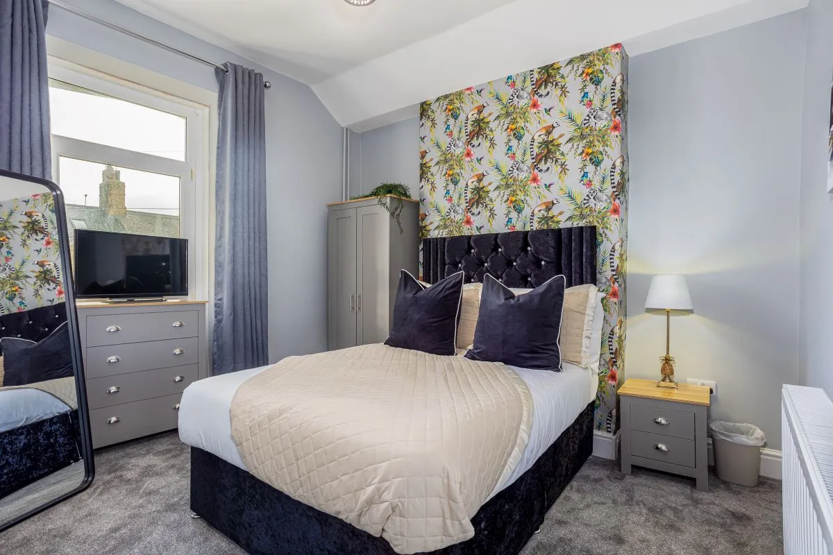 Llandudno, Gwynedd, LL30 2YB - Online Auctions