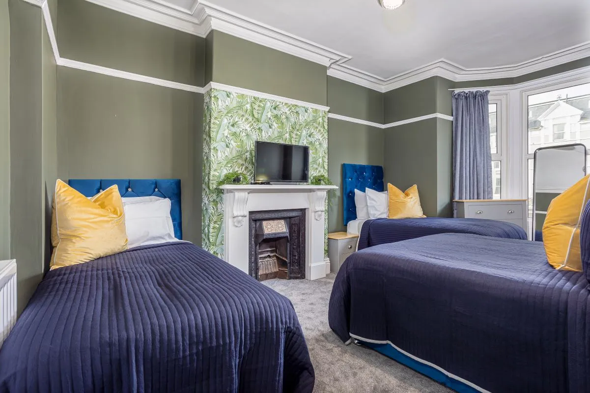 Llandudno, Gwynedd, LL30 2YB - Online Auctions