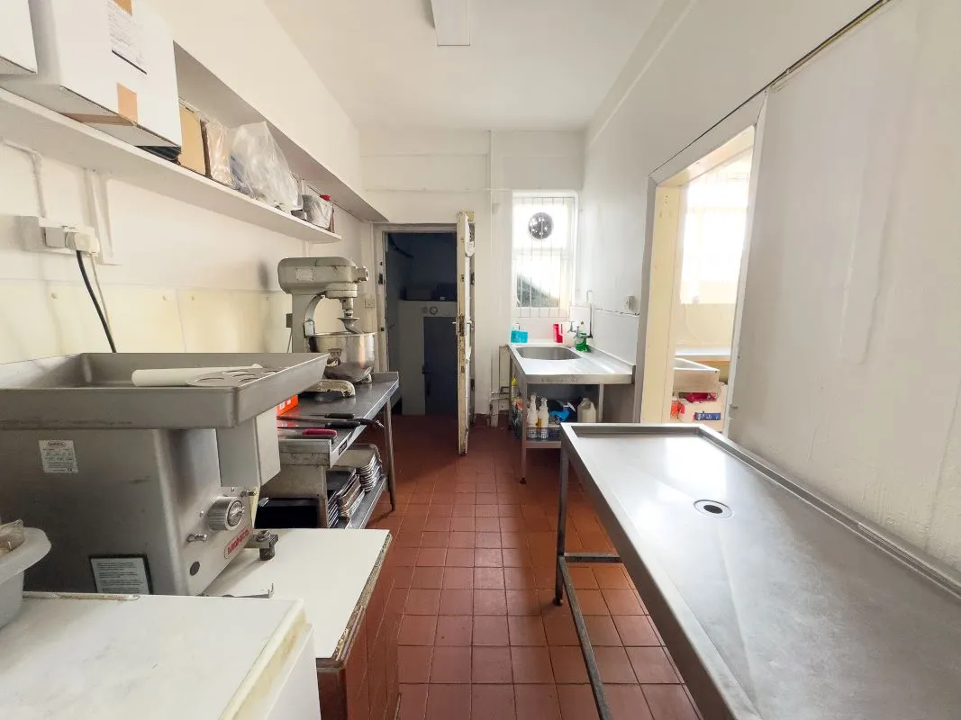 Mochdre, Colwyn Bay, Clwyd, LL28 5DS - Online Auctions