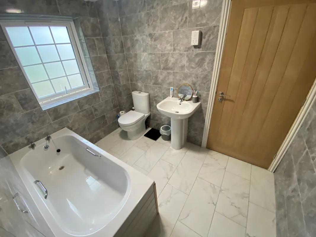 Alltwalis, Carmarthen, SA32 7EB - Online Auctions