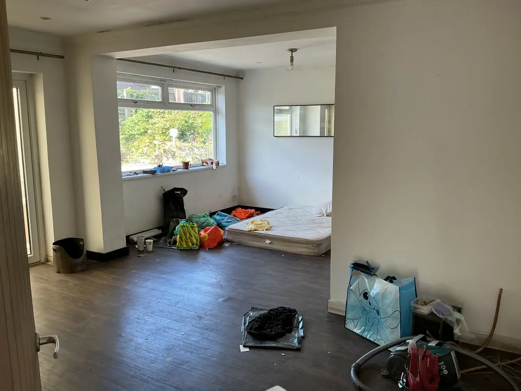 Gorseinon, Swansea, SA4 4LS - Online Auctions