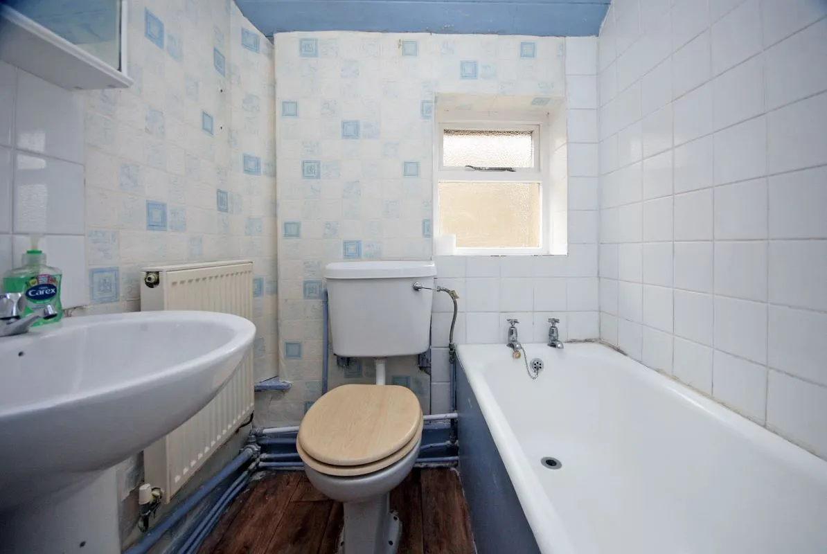 Penygroes, Caernarfon, Gwynedd, LL54 6NG - Online Auctions