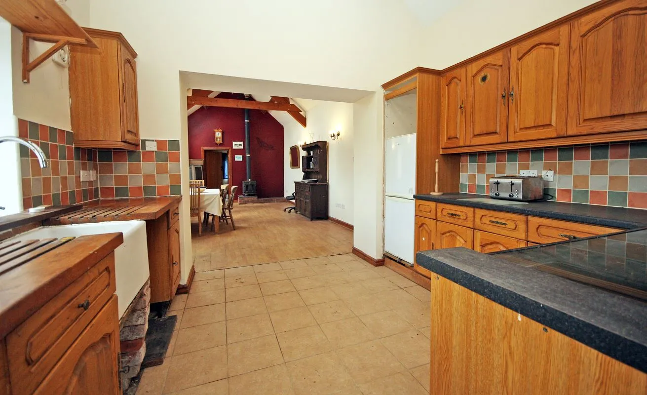 Llantrisant, Holyhead, Gwynedd, LL65 4TN - Online Auctions