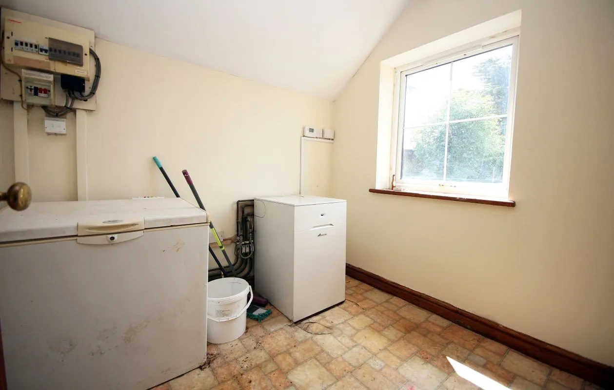 Llantrisant, Holyhead, Gwynedd, LL65 4TN - Online Auctions