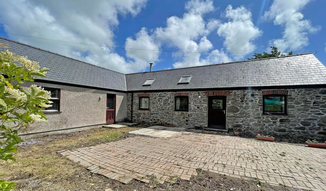 Llantrisant, Holyhead, Gwynedd, LL65 4TN - Online Auctions
