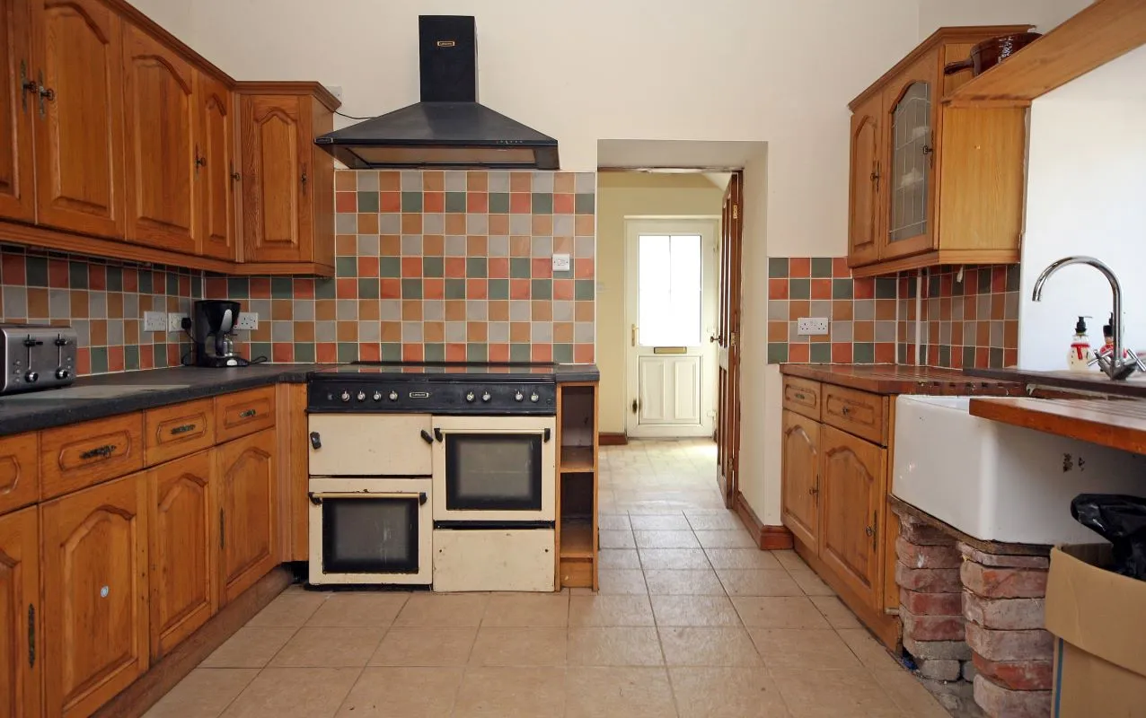 Llantrisant, Holyhead, Gwynedd, LL65 4TN - Online Auctions