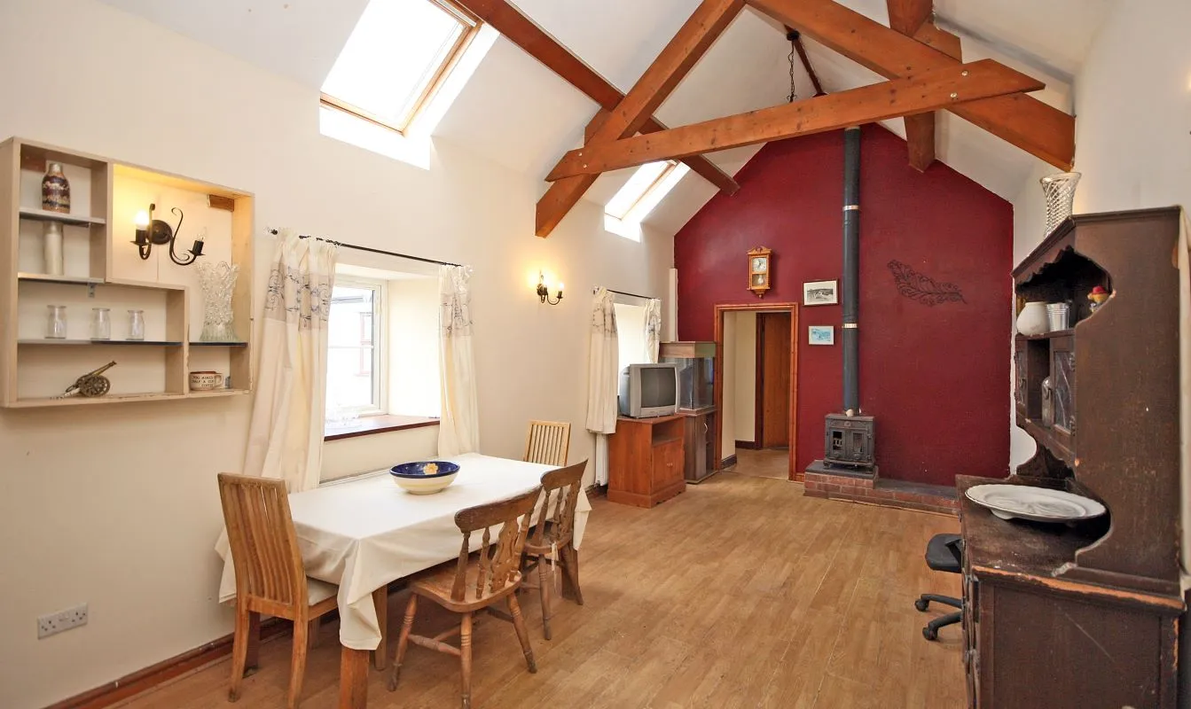 Llantrisant, Holyhead, Gwynedd, LL65 4TN - Online Auctions