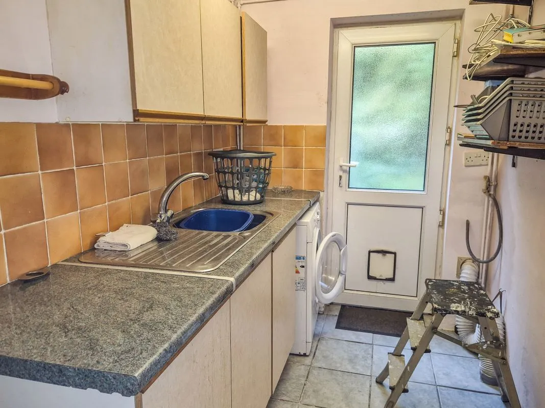 Talywern, Machynlleth, Powys, SY20 8NY - Online Auctions