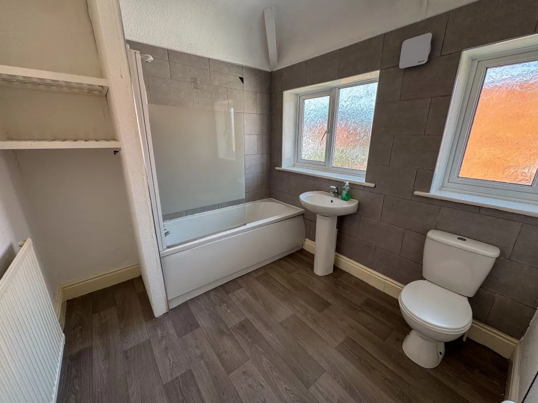 Llandudno, Gwynedd, LL30 1UN - Online Auctions