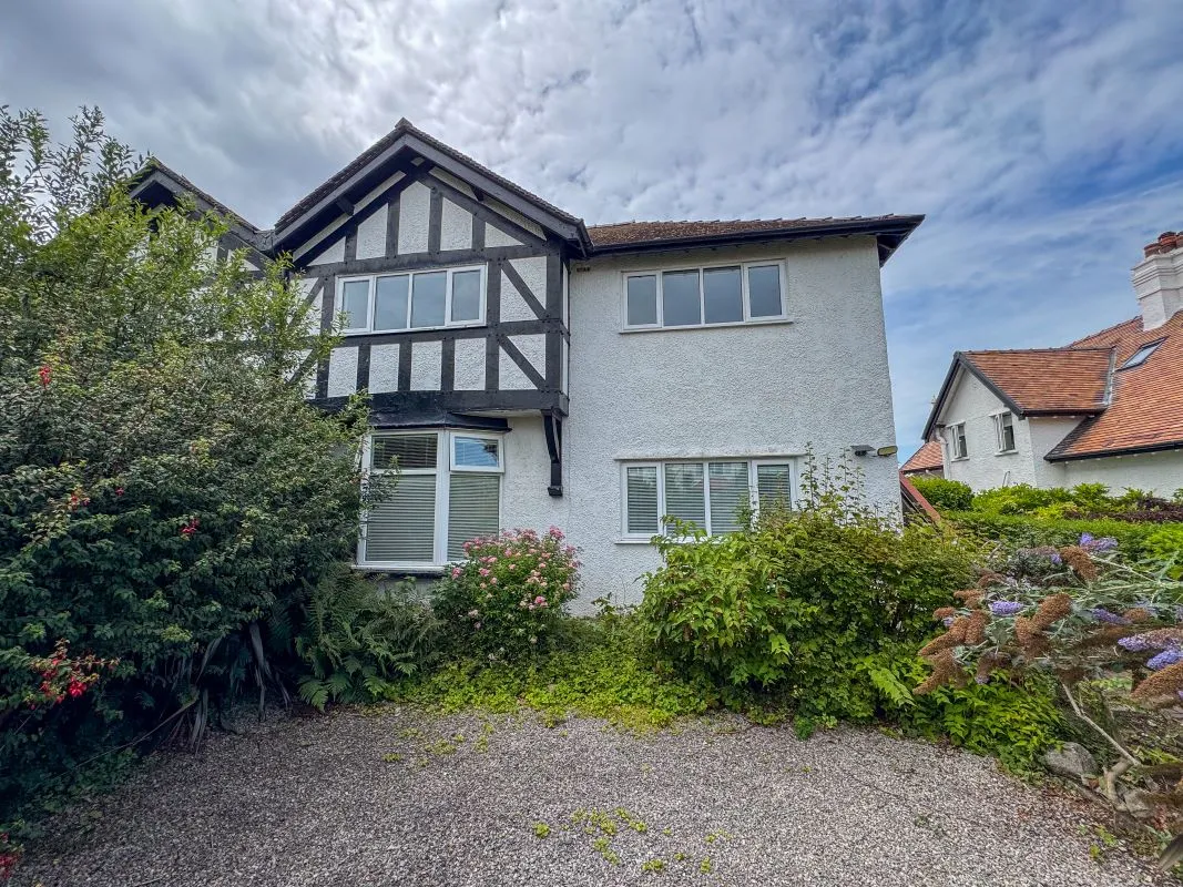 Llandudno, Gwynedd, LL30 1UN - Online Auctions