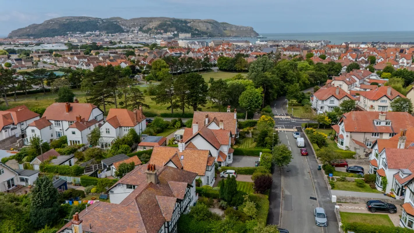 Llandudno, Gwynedd, LL30 1UN - Online Auctions
