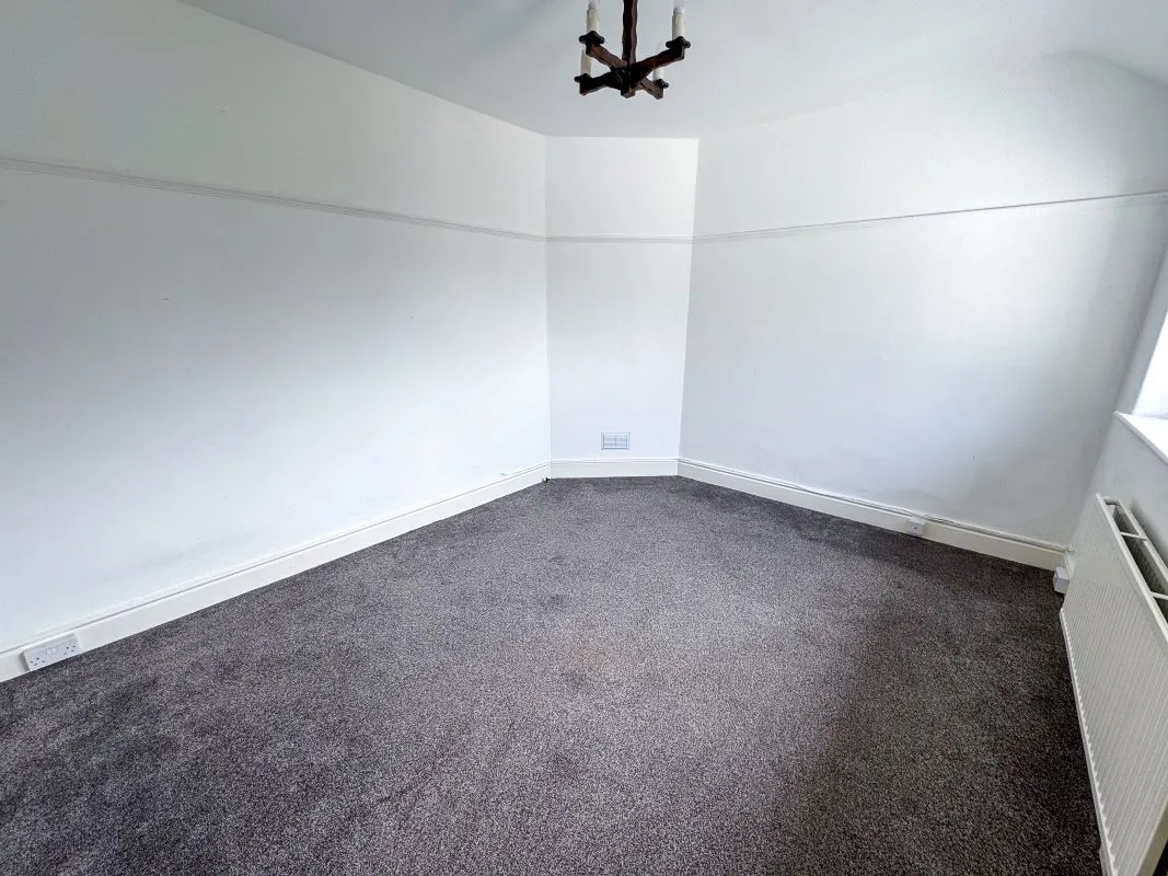 Llandudno, Gwynedd, LL30 1UN - Online Auctions
