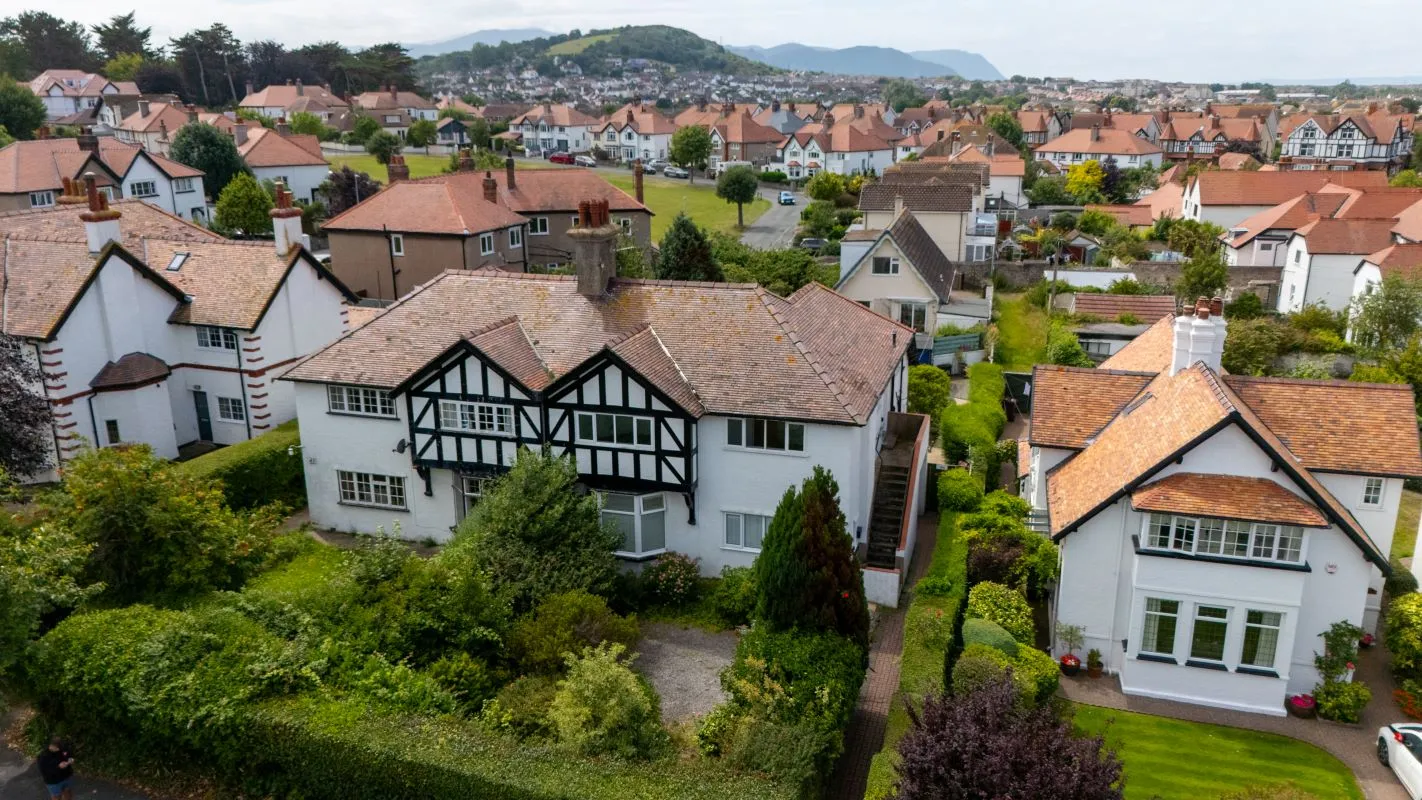 Llandudno, Gwynedd, LL30 1UN - Online Auctions