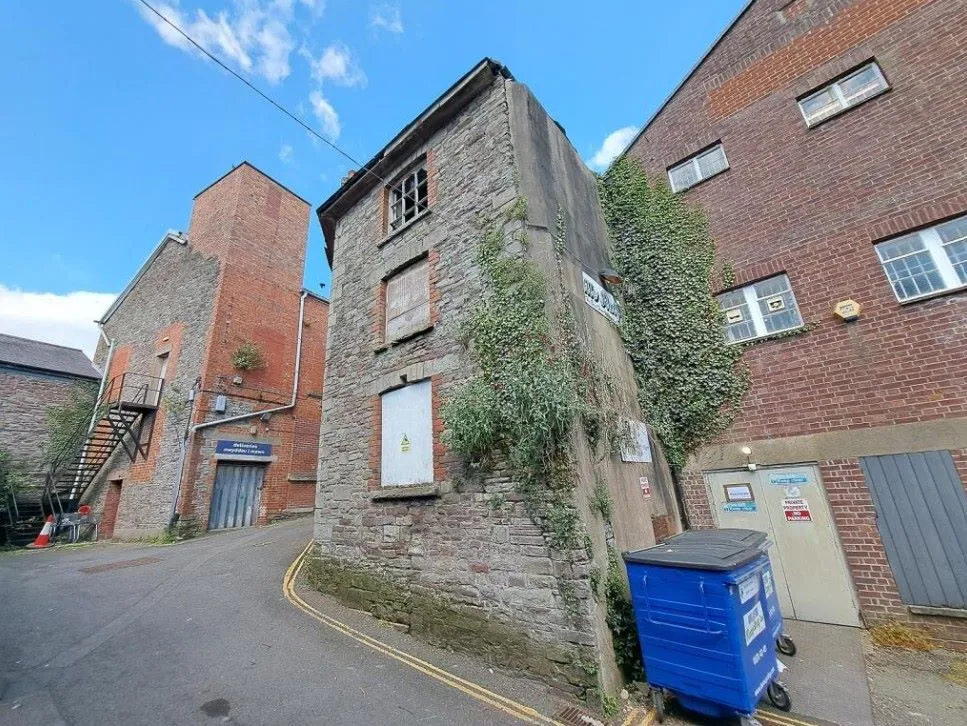 Bell Lane, Brecon, Powys, LD3 9EE - Online Auctions