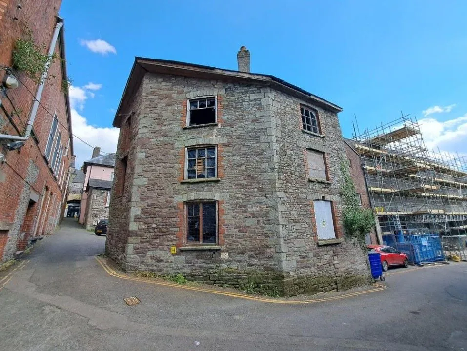 Bell Lane, Brecon, Powys, LD3 9EE - Online Auctions