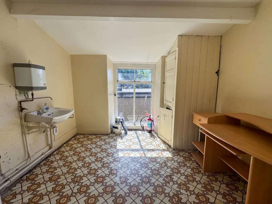 Pwllheli, Gwynedd, LL53 5DE - Online Auctions