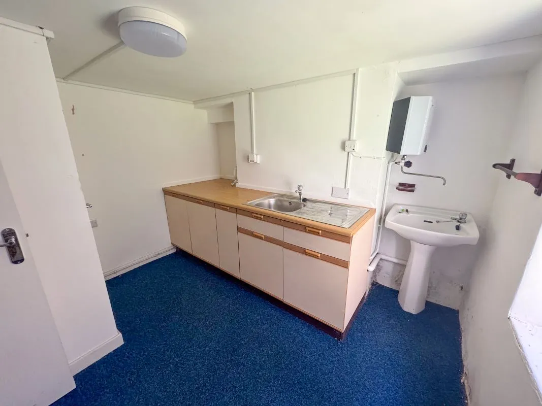 Pwllheli, Gwynedd, LL53 5DE - Online Auctions