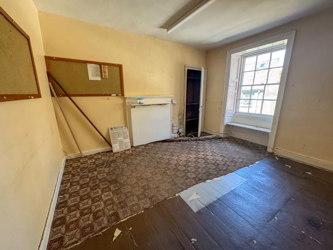 Pwllheli, Gwynedd, LL53 5DE - Online Auctions