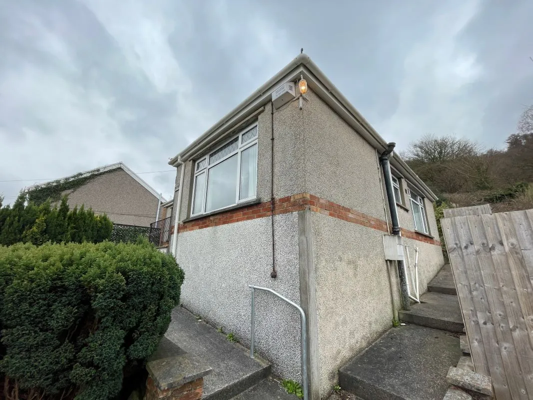Salisbury Road, Abercynon, Mid Glamorgan, CF45 4NU - Online Auctions