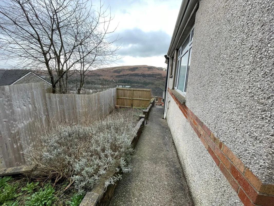 Salisbury Road, Abercynon, Mid Glamorgan, CF45 4NU - Online Auctions